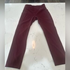 Lululemon size 6 leggings Time to Sweat 23 inch
Euc